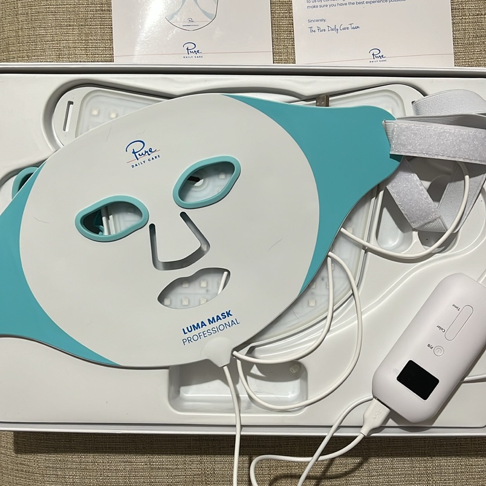 Pure Daily Care Red LED light mask